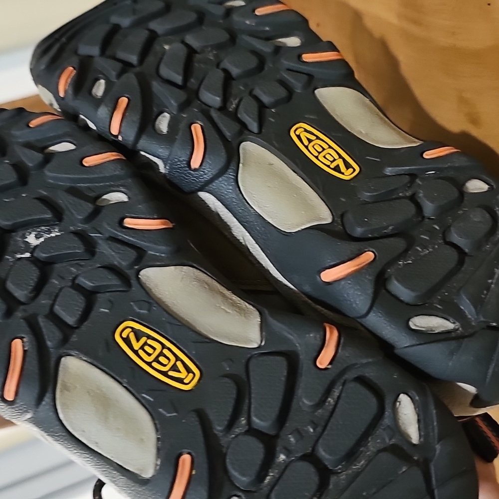 Keen Waterproof Lace Up Hiking Shoes - Picture 8 of 8